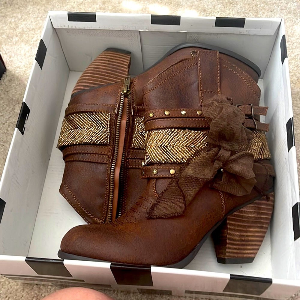 Tan Lexington women’s Boots 7.5 brand new n box
